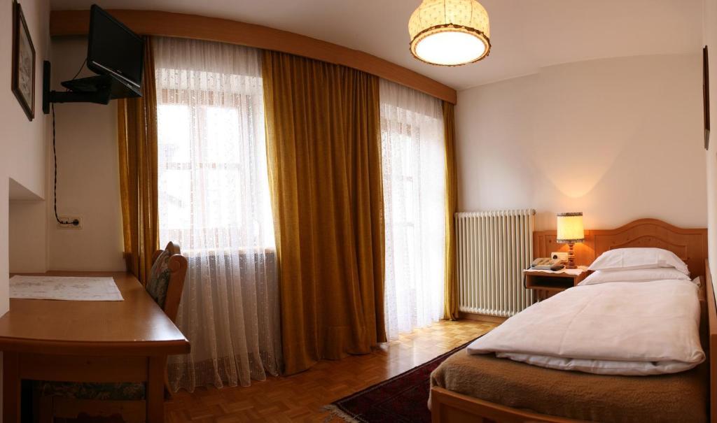 Hotel Dolomiti Madonna Ortisei Szoba fotó