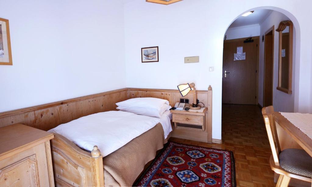 Hotel Dolomiti Madonna Ortisei Szoba fotó